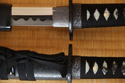 実家から日本刀発見　違法